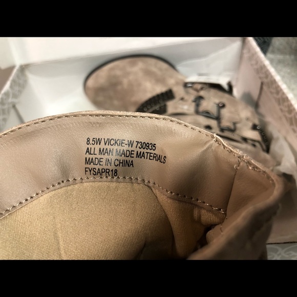 Daisy Fuentes studded boots - Picture 13 of 16